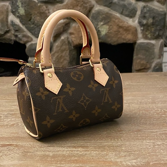 LOUIS VUITTON Mini Speedy w Strap - Picture 2 of 13